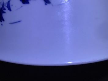 Un vase de forme yenyen en porcelaine de Chine bleu et blanc &agrave; d&eacute;cor 'bianco sopra bianco', Kangxi