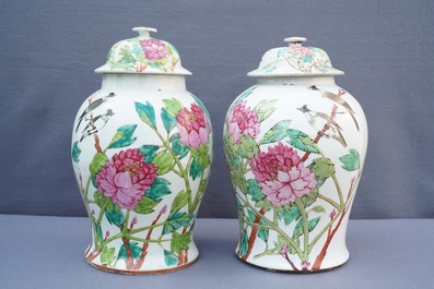 Four Chinese qianjiang cai vases with birds and flowers, 19/20th C.
