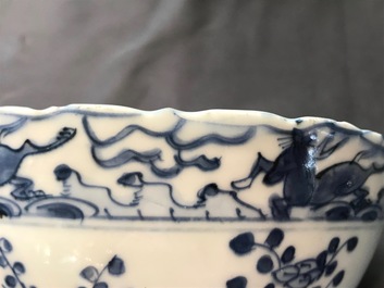 Une paire de bols en porcelaine de Chine bleu et blanc, Wanli