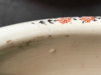 A Chinese famille rose jardini&egrave;re, two dishes and a covered bowl, 19/20th C.