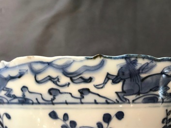 Une paire de bols en porcelaine de Chine bleu et blanc, Wanli