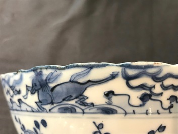 Une paire de bols en porcelaine de Chine bleu et blanc, Wanli
