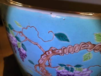 Een grote Chinese Dayazhai-stijl jardini&egrave;re met turquoise fondkleur, 19/20e eeuw