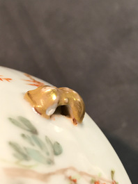 Een Chinese qianjiang cai dekselkom, Qianlong merk, 19/20e eeuw