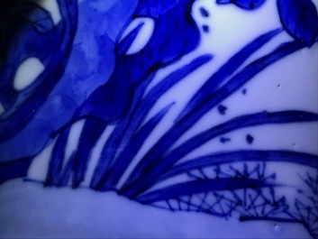 Un vase de forme yenyen en porcelaine de Chine bleu et blanc &agrave; d&eacute;cor 'bianco sopra bianco', Kangxi