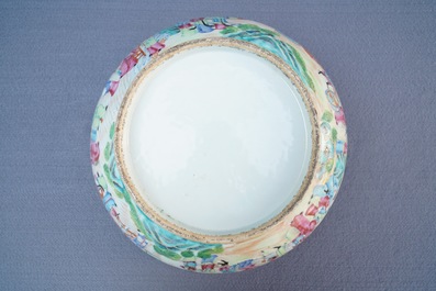 Four Chinese Canton famille rose, Imari-style and blue and white bowls, 18/19th C.