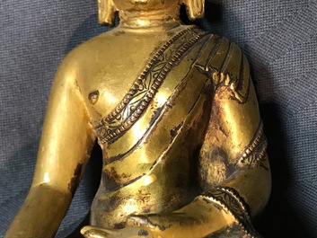 Une figure de Bouddha Vajrasana en bronze dor&eacute;, Tibet, 15/16&egrave;me