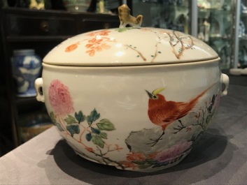 Two Chinese qianjiang cai covered bowls with birds, 19/20th C.