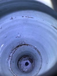 Un vase en porcelaine de Chine wucai &agrave; d&eacute;cor de m&eacute;daillons aux dragons, Jiajing