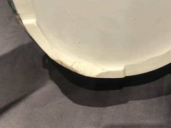 Two Chinese qianjiang cai covered bowls with birds, 19/20th C.