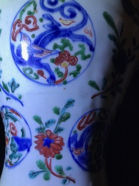 Un vase en porcelaine de Chine wucai &agrave; d&eacute;cor de m&eacute;daillons aux dragons, Jiajing