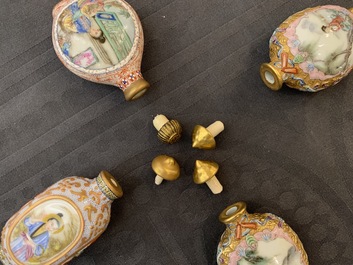Seize tabati&egrave;res en porcelaine de Chine, 19/20&egrave;me