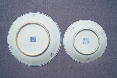 Twee blauwwitte Chinese borden en een kom, Kangxi en 19e eeuw