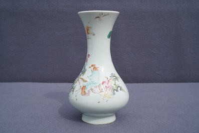 A Chinese famille rose pear-shaped flask, Qianlong mark, 19th C.