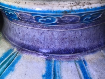 Un grand vase de forme meiping en gr&egrave;s fahua, Chine, Ming