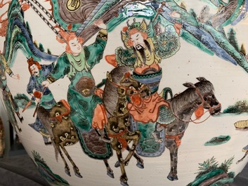 Een grote Chinese famille verte vissenkom met verhalend decor, 19e eeuw