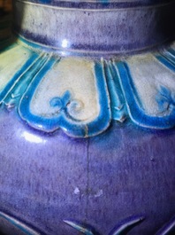 Un grand vase de forme meiping en gr&egrave;s fahua, Chine, Ming