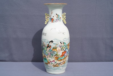 A Chinese famille rose two-sided design vase, 19/20th C.