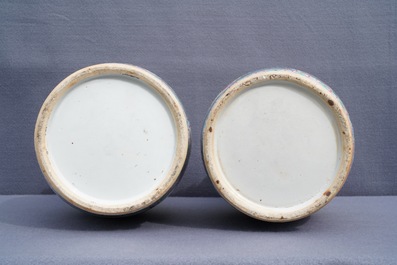 Une paire de vases en porcelaine de Chine famille rose, 19&egrave;me