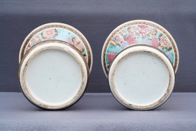 Une paire de vases en porcelaine de Chine famille rose aux dames dans un jardin Yongzheng