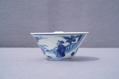 Twee blauwwitte Chinese borden en een kom, Kangxi en 19e eeuw