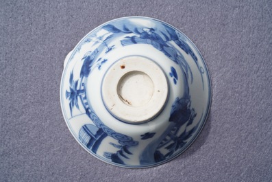 Twee blauwwitte Chinese borden en een kom, Kangxi en 19e eeuw