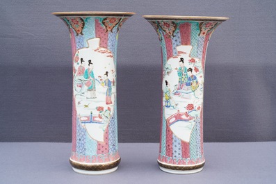 Une paire de vases en porcelaine de Chine famille rose aux dames dans un jardin Yongzheng