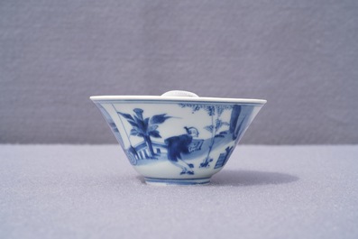 Twee blauwwitte Chinese borden en een kom, Kangxi en 19e eeuw