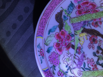 Un bel ensemble d'objets &agrave; th&eacute; en porcelaine de Chine famille rose, Yongzheng/Qianlong