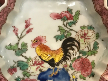 Un bel ensemble d'objets &agrave; th&eacute; en porcelaine de Chine famille rose, Yongzheng/Qianlong