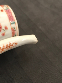Un bel ensemble d'objets &agrave; th&eacute; en porcelaine de Chine famille rose, Yongzheng/Qianlong