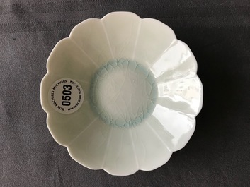 Une coupe en porcelaine de Chine qingbai en forme de chrysanth&egrave;me, Song