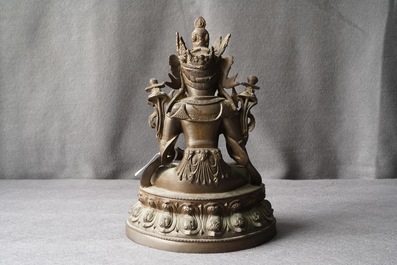 Une figure de Guanyin en bronze, Chine, Ming