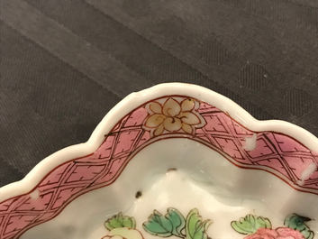 Un bel ensemble d'objets &agrave; th&eacute; en porcelaine de Chine famille rose, Yongzheng/Qianlong