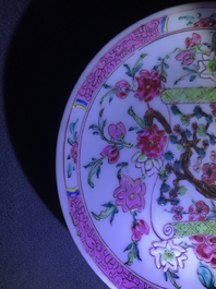 Un bel ensemble d'objets &agrave; th&eacute; en porcelaine de Chine famille rose, Yongzheng/Qianlong