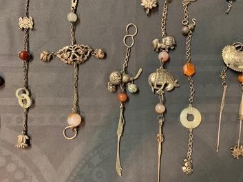 Une collection vari&eacute;e en argent incrust&eacute; d'agate et jade, Chine, 19/20&egrave;me