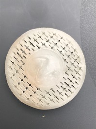 Vier Chinese snijwerken in witte en celadon groene jade, 19/20e eeuw