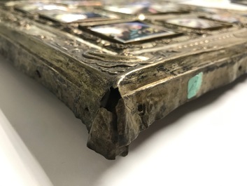 Een groot Russisch verzilverd koperen icoon met porseleinen plaquettes, 19e eeuw