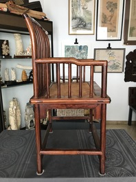 Une paire de chaises chinoises en bois huanghuali, R&eacute;publique, 20&egrave;me