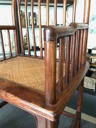 Une paire de chaises chinoises en bois huanghuali, R&eacute;publique, 20&egrave;me