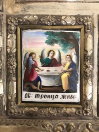 Een groot Russisch verzilverd koperen icoon met porseleinen plaquettes, 19e eeuw