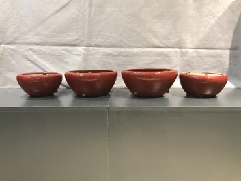 Quatre bols en porcelaine de Chine sang de boeuf, 19/20&egrave;me
