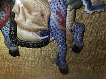 Trois broderies de figures rehauss&eacute;es de peinture, Chine, 18/19&egrave;me