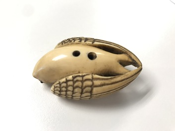 Six netsuke en ivoire et buis, Meiji/Showa, 19/20&egrave;me