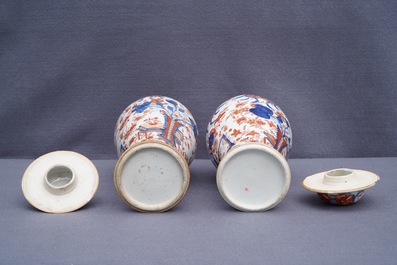 A pair of Chinese Imari-style vases and two dishes, Qianlong