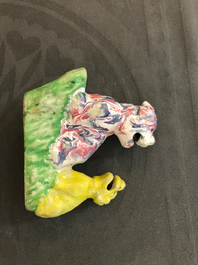 Three Chinese famille rose water droppers and a brush rest, 18/19th C.