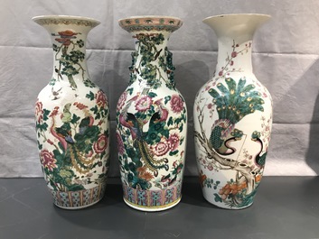 Drie Chinese famille rose vazen met vogels en bloemen, 19e eeuw