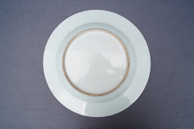 A pair of Chinese Imari-style vases and two dishes, Qianlong