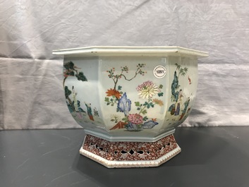 A fine hexagonal Chinese famille rose jardini&egrave;re, Qianlong