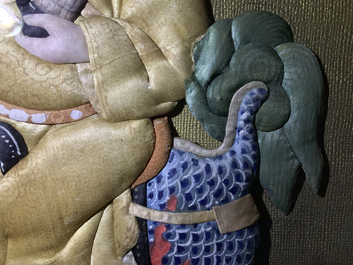 Trois broderies de figures rehauss&eacute;es de peinture, Chine, 18/19&egrave;me